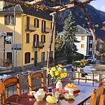 Alpine View - Train Station 펜션