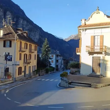 Alpine View - Train Station Holiday home *