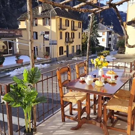 Alpine View - Train Station Holiday home *