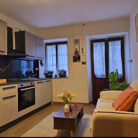 Alpine View - Train Station *