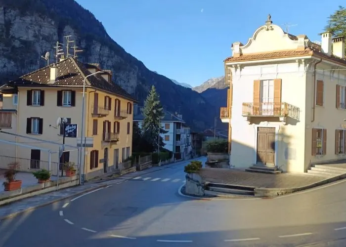 Alpine View - Train Station Holiday home *